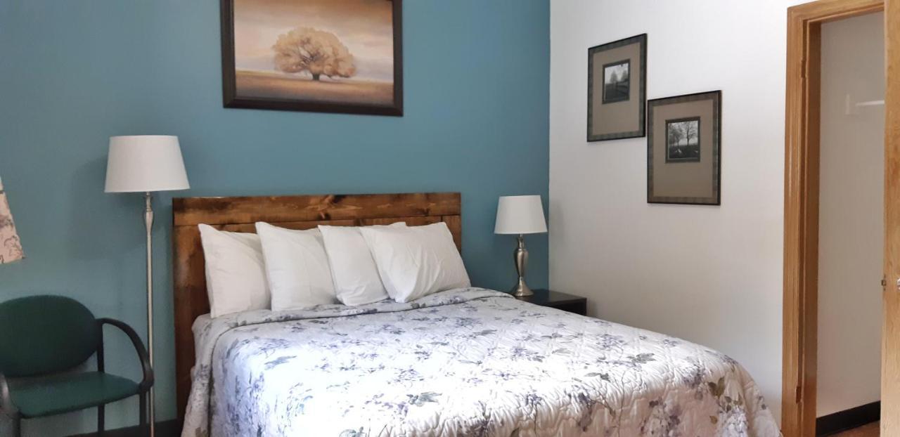 Maciver'S Motel And Camp Blind River Экстерьер фото
