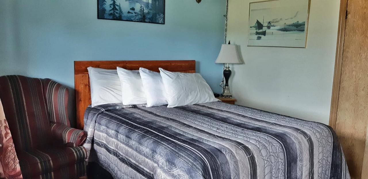 Maciver'S Motel And Camp Blind River Экстерьер фото