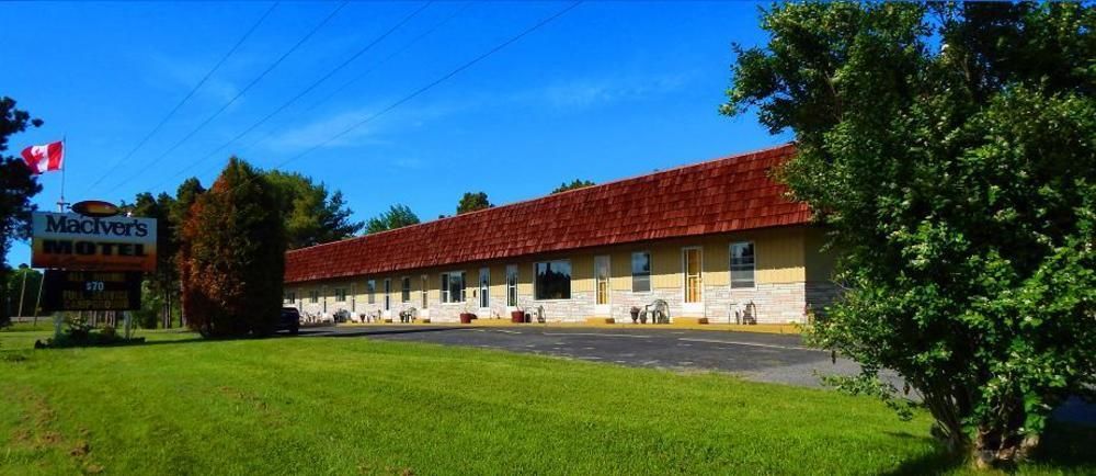 Maciver'S Motel And Camp Blind River Экстерьер фото